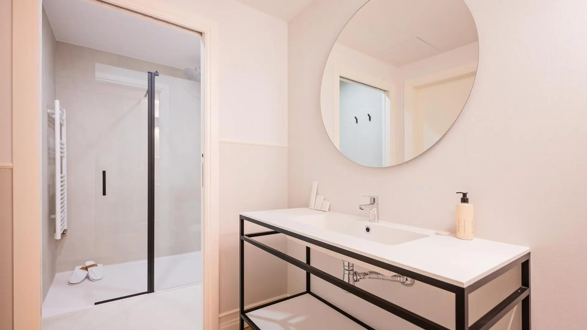 Sweett - Gran Via Apartment Barcelona 0*,
