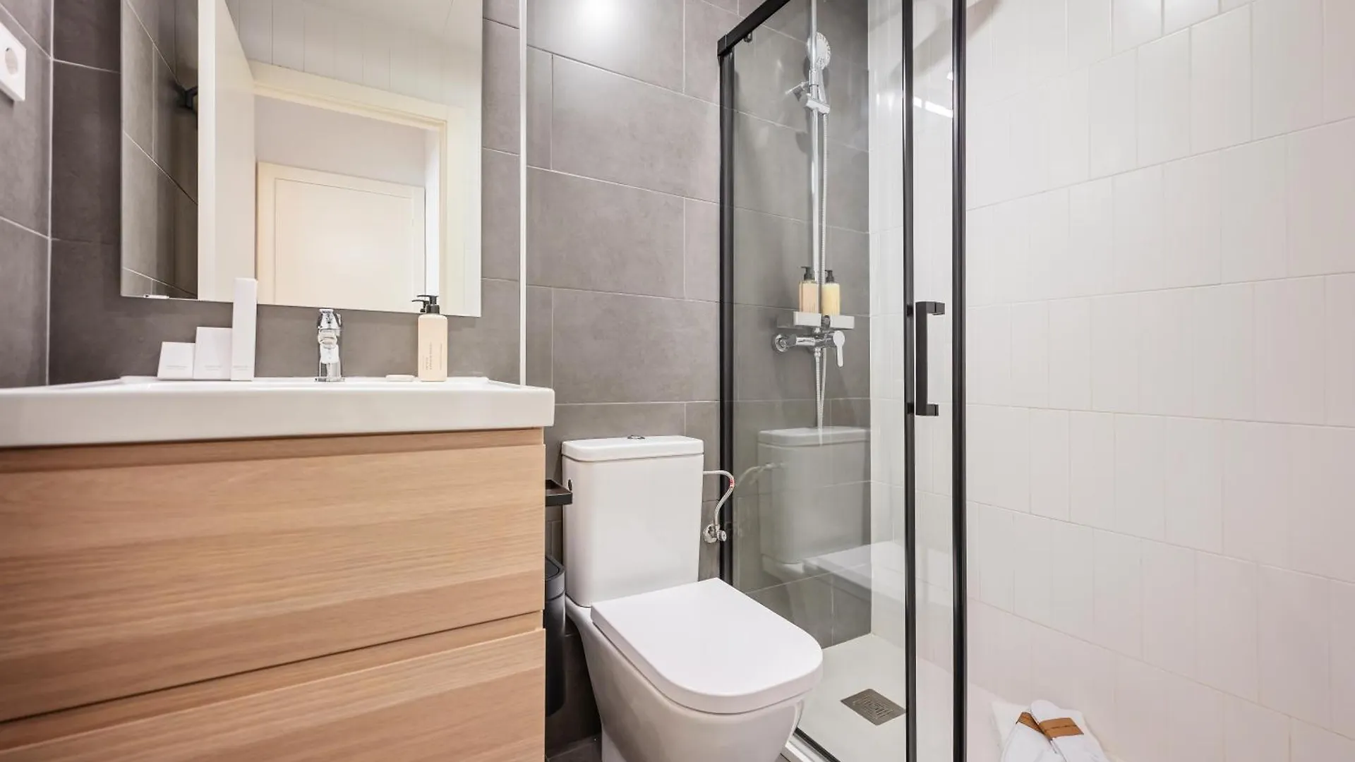 Sweett - Gran Via Apartment Barcelona 0*,